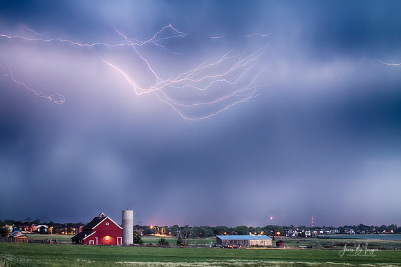 Lightning_Storm_Big_Red_Barn