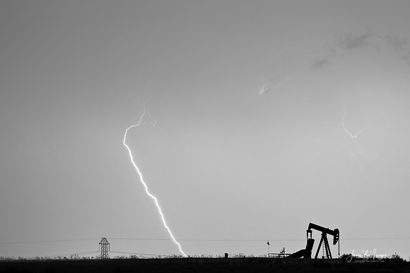 nature-power-oil-bw