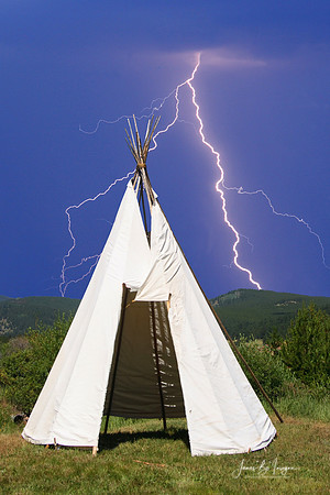 teepee-lightning