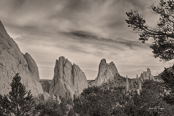 Colorado-Garden-Gods-Mono-Tone-View